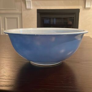 Vintage Pyrex blue clear bottom mixing bowl #325 2.5L Vintage kitchenware